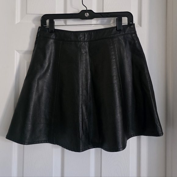 Black Leather Skirt - Picture 3 of 6